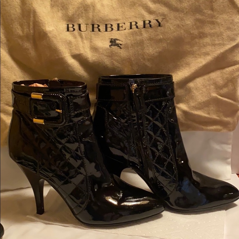 BURBERRY Black Quilted Patent Leather Ankle Boots